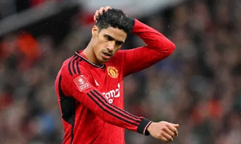 Trung vệ Raphael Varane thi đấu tại Serie A