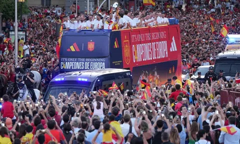 Đội tuyển Tây Ban Nha đối diện với lệnh cấm từ UEFA