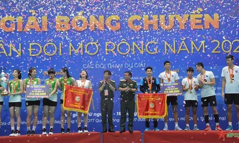 Nam Thể Công và nữ Binh chủng Thông tin vô địch giải Bóng chuyền Cúp Quân đội mở rộng 2024