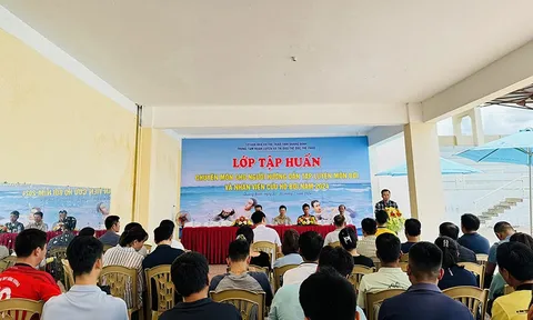 Quảng Bình tập huấn chuyên môn cho người hướng dẫn tập luyện môn Bơi và nhân viên cứu hộ bơi