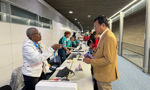Đoàn Thể thao Việt Nam đã đến Pháp và nhập Làng Olympic 2024