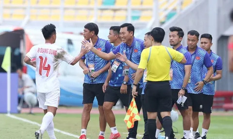 Huấn luyện viên Hứa Hiền Vinh: “Đội tuyển U19 Việt Nam đã được tiếp xúc với những lối chơi khác nhau”