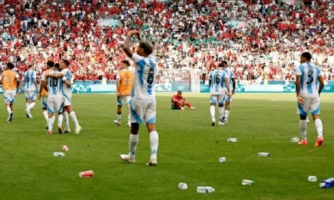 Huấn luyện viên Javier Mascherano tức giận khi Argentina bị xử thua Morocco