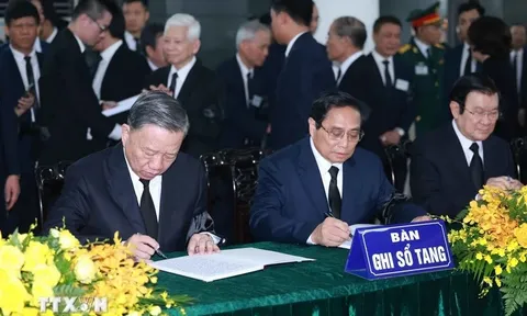 Xúc động những dòng sổ tang của lãnh đạo Đảng, Nhà nước và Nhân dân