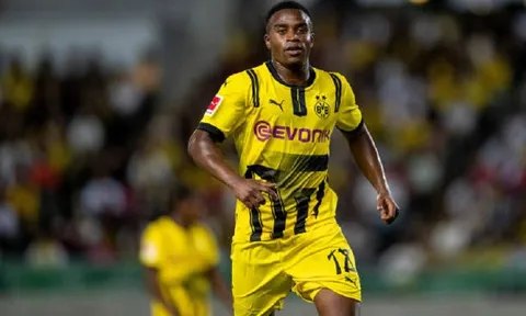 Tiền đạo Youssoufa Moukoko muốn rời Dortmund