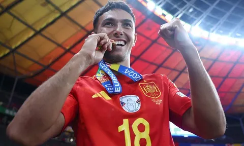 Liverpool rộng cửa chiêu mộ tiền vệ Martin Zubimendi