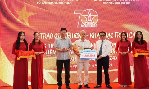 Trao thưởng và khai mạc triển lãm Cuộc thi sáng tác tranh cổ động và logo kỷ niệm 70 năm Ngày Giải phóng Thủ đô