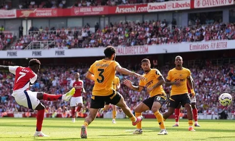 Huấn luyện viên Mikel Arteta ví Bukayo Saka như huyền thoại Lionel Messi