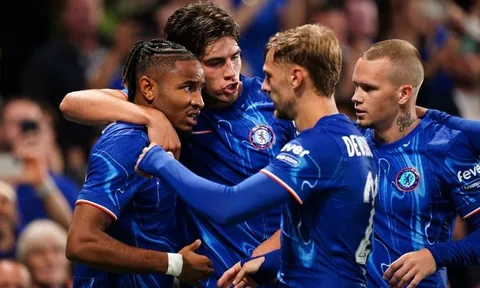 Chelsea thắng trận lượt đi play-off Conference League