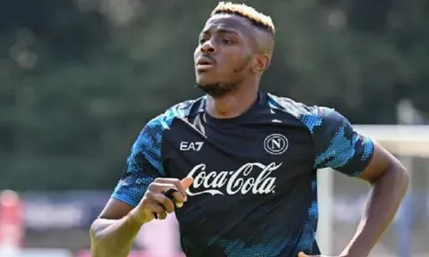 Tiền đạo Victor Osimhen được ủng hộ gia nhập Chelsea
