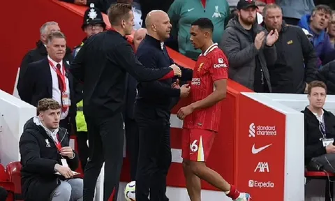 Huấn luyện viên Arne Slot cảm thông với Trent Alexander-Arnold sau trận thắng của Liverpool