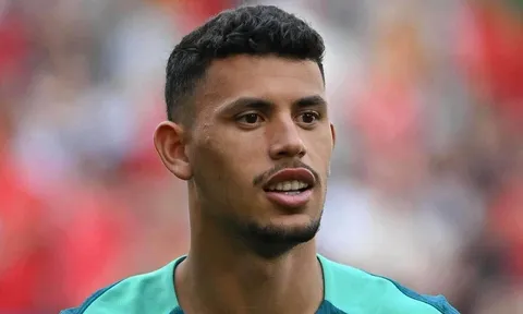 Joao Cancelo và Matheus Nunes không còn chỗ đứng ở Man City