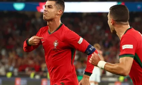 Cristiano Ronaldo tự phá kỷ lục ghi bàn khi cùng Bồ Đào Nha hạ gục Scotland