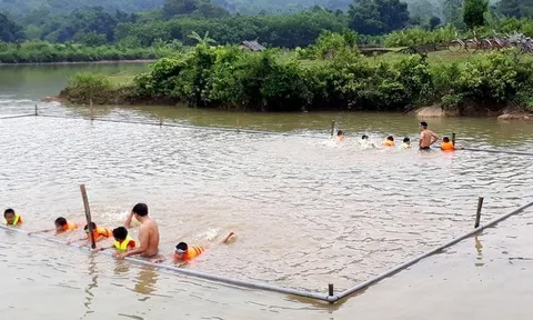Hòa Bình đẩy mạnh phong trào tập bơi cho thanh thiếu nhi