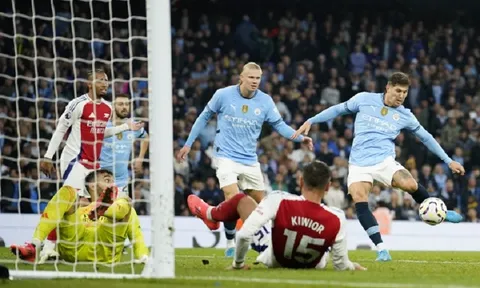 Huấn luyện viên Guardiola và cầu thủ của Man City mỉa mai lối chơi của Arsenal