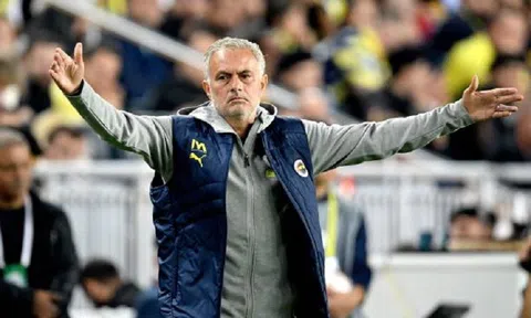 Huấn luyện viên Mourinho thiết lập cột mốc mới trong sự nghiệp cầm quân