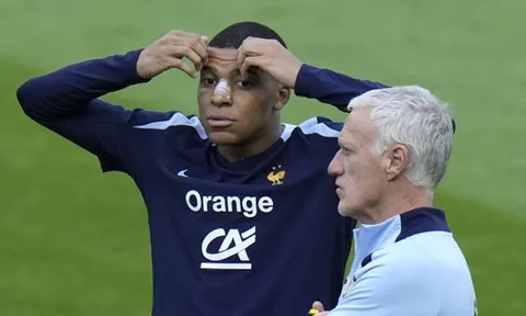 Huấn luyện viên Deschamps bênh vực tiền đạo Kylian Mbappe