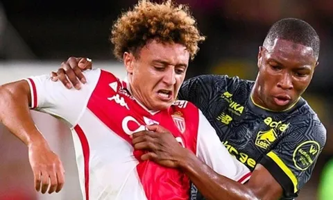 Vòng 8 Ligue 1 2024-2025: AS Monaco nối dài chuỗi trận bất bại trong thế trận thiếu người