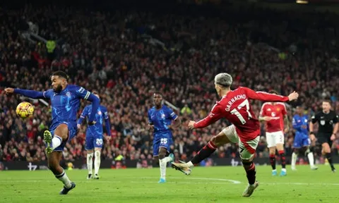 Huấn luyện viên Van Nistelrooy tiếc nuối khi Man United chia điểm với Chelsea