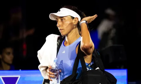 Pegula rút lui khỏi WTA Finals vì chấn thương đầu gối