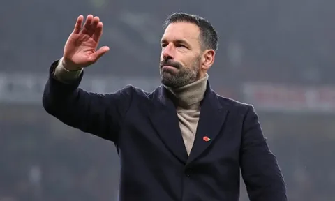 Van Nistelrooy không muốn rời Man United, huấn luyện viên Ruben Amorim chưa hoàn tất giấy tờ