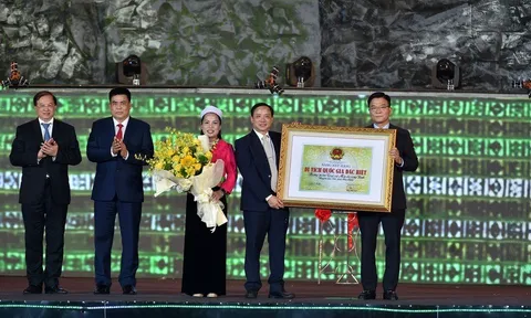 Hòa Bình đón nhận Bằng xếp hạng di tích Quốc gia đặc biệt Hang xóm Trại và Mái đá làng Vành