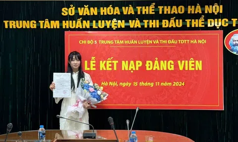 Võ sĩ Dương Thúy Vi vinh dự được kết nạp Đảng