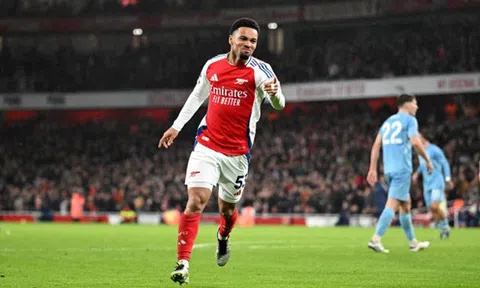 Ethan Nwaneri đi vào lịch sử Arsenal