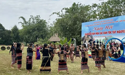 Bảo tồn lễ hội truyền thống tại các địa phương khai thác, xây dựng sản phẩm phục vụ phát triển du lịch