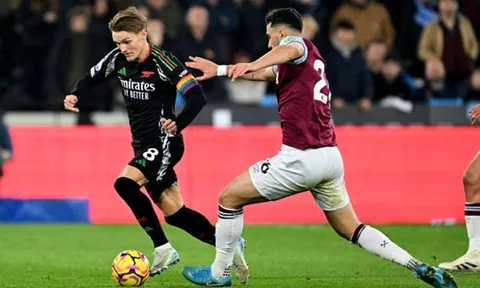 Arsenal làm nóng cuộc đại chiến giữa Liverpool với Man City