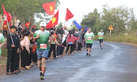 Hơn 850 vận động viên tranh tài giải Chạy Half Marathon Chư Pưh 2024