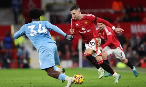 Man United gục ngã ngay tại Old Trafford