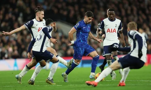 Chelsea thắng ngược Tottenham, phả hơi nóng vào gáy Liverpool