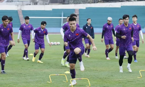 ASEAN Cup 2024: Huấn luyện viên Kim Sang-sik “tọa sơn quan hổ đấu”