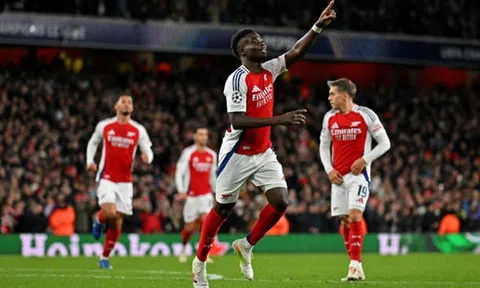 Bukayo Saka lập cú đúp, Arsenal thắng đậm tại Champions League