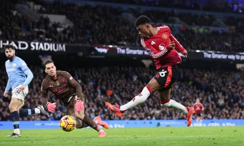 Vòng 16 Premier League: Man City thua ngược Man United trên sân nhà