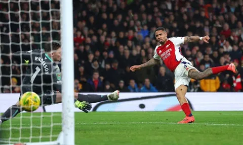 Gabriel Jesus tỏa sáng đưa Arsenal vào Bán kết Cúp Liên đoàn Anh