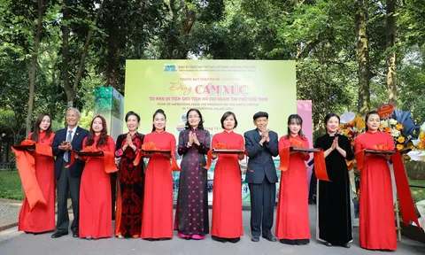 Triển lãm "Dòng cảm xúc từ Khu Di tích Chủ tịch Hồ Chí Minh tại Phủ Chủ tịch"