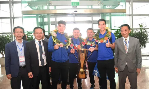 Nhà vô địch ASEAN Cup 2024 trở về trong vòng tay người hâm mộ