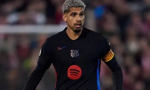 Trung vệ Ronald Araujo muốn rời Barcelona ngay trong tháng 1/2025