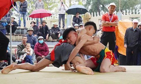 Đội vật phường Quảng Long giành giải nhất toàn đoàn Hội Vật thị xã Ba Đồn năm 2025