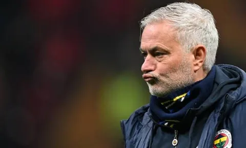 Huấn luyện viên Jose Mourinho bị phạt nặng vì "vạ miệng"
