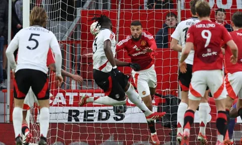 Man United chạm cột mốc buồn, Salah chờ phá kỉ lục ở Premier League