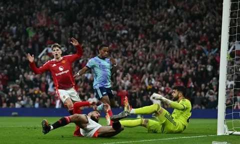 Vòng 28 Premier League: Man United chia điểm với Arsenal, Chelsea thắng nhọc