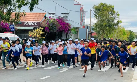 Huyện Đak Pơ hưởng ứng Ngày chạy Olympic vì sức khỏe toàn dân năm 2025