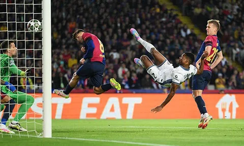 Dumfries lập kỳ tích, HLV Inzaghi tiếc nuối không thắng Barcelona