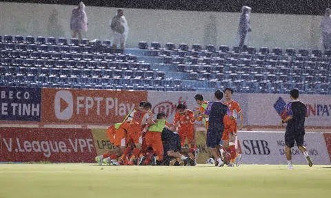 Vòng 22 V.League 2024-2025: Thủ môn Bùi Tiến Dũng ghi bàn “điên rồ”, Hà Nội thắng nghẹt thở tại Vinh