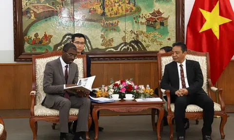 Thứ trưởng Hoàng Đạo Cương tiếp và làm việc với Giám đốc Trung tâm Di sản thế giới