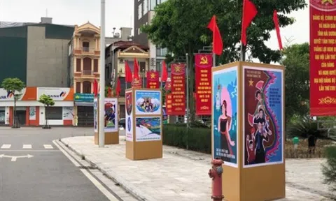 Tổ chức triển lãm tranh cổ động tấm lớn tuyên truyền thực hiện nếp sống văn minh