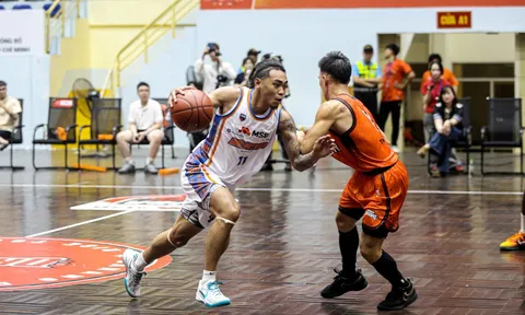 Hanoi Buffaloes vượt khó trận mở màn